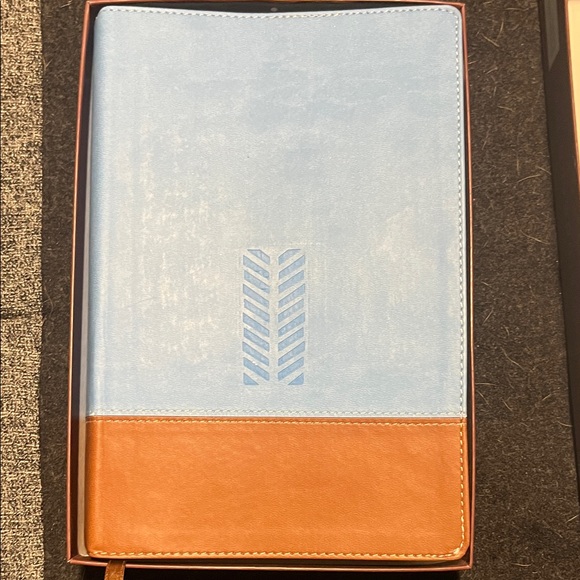 Student Bible with Blue Cover - Picture 3 of 7